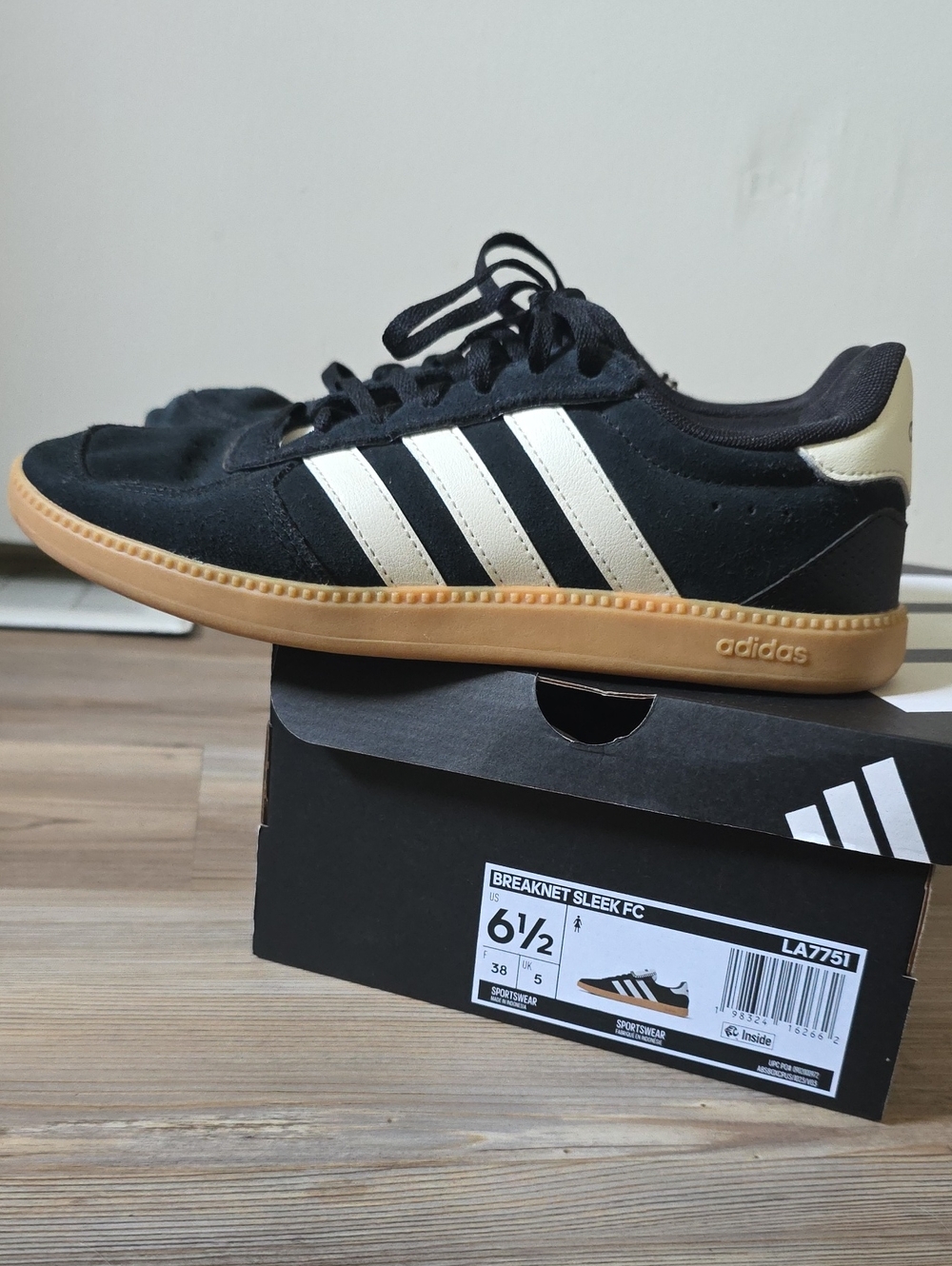 Womens Adidas Breaknet Sleek FC- Black/white/gum 6.5